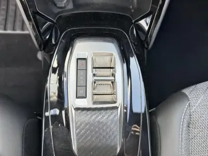 Photo 23 Peugeot 2008  Hybrid 145 e-DCS6 Allure