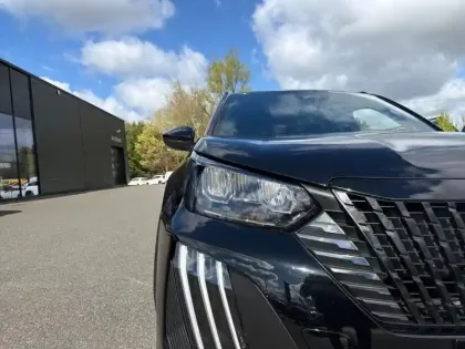 Photo 13 Peugeot 2008  Hybrid 145 e-DCS6 Allure