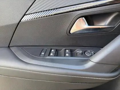 Photo 19 Peugeot 2008  Hybrid 145 e-DCS6 Allure