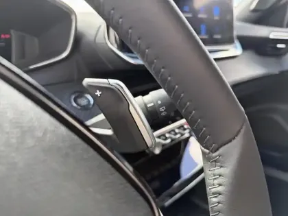 Photo 17 Peugeot 2008  Hybrid 145 e-DCS6 Allure