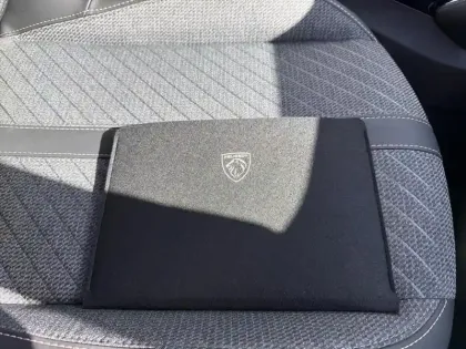 Photo 15 Peugeot 2008  Hybrid 145 e-DCS6 Allure