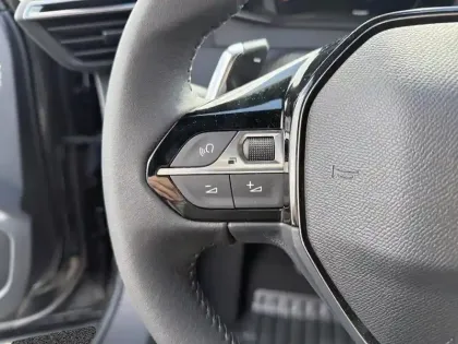 Photo 18 Peugeot 2008  Hybrid 145 e-DCS6 Allure