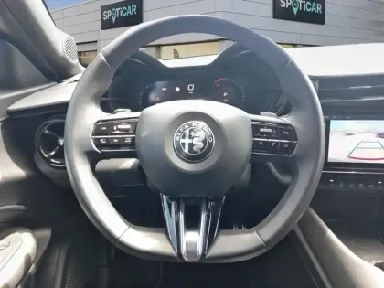 Photo 11 Alfa Romeo Junior  1.2 Ibrida 136 ch eDCT6 Premium