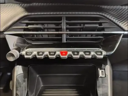 Photo 12 Peugeot 208  1.2 PureTech 100ch S&S Style