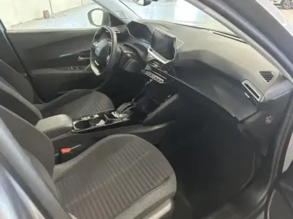 Photo 7 Peugeot 2008  e- 136ch Style