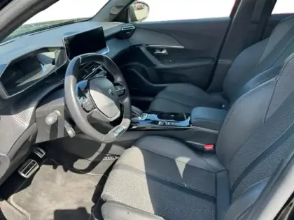 Photo 8 Peugeot 2008  e- 136ch GT