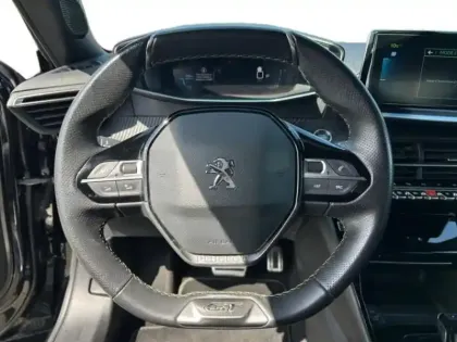 Photo 11 Peugeot 2008  e- 136ch GT