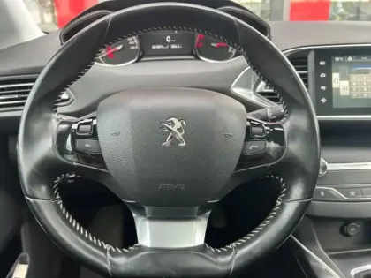 Photo 11 Peugeot 308  SW 1.2 PureTech 130ch Féline S&S EAT6