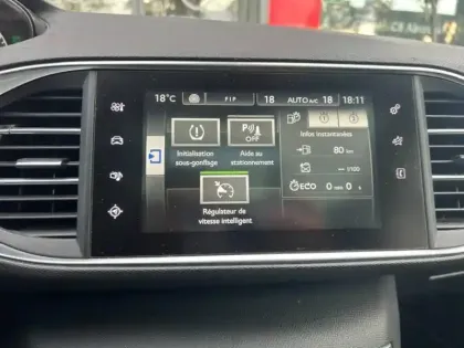 Photo 14 Peugeot 308  SW 1.2 PureTech 130ch Féline S&S EAT6