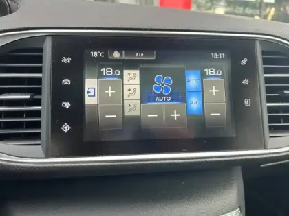 Photo 13 Peugeot 308  SW 1.2 PureTech 130ch Féline S&S EAT6