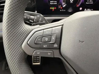 Photo 8 Volkswagen Tiguan  2.0 TDI 150ch R-Line Edition DSG7