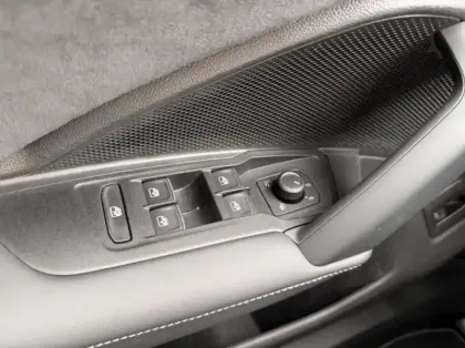 Photo 5 Volkswagen Tiguan  2.0 TDI 150ch R-Line Edition DSG7