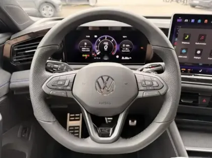 Photo 10 Volkswagen Tiguan  2.0 TDI 150ch R-Line Edition DSG7