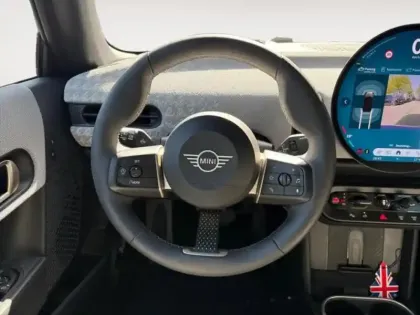 Photo 11 Mini Cooper  Cabrio S 204ch Favoured DKG7