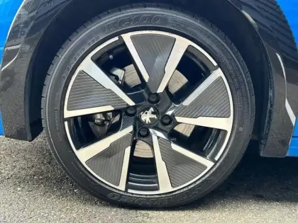 Photo 8 Peugeot 208  e- 156ch GT