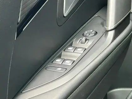 Photo 12 Peugeot 208  e- 156ch GT