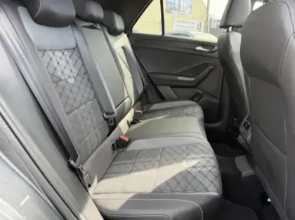 Photo 8 Volkswagen T-roc  1.5 TSI Evo2 150ch R-Line DSG7