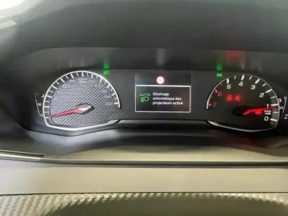 Photo 6 Peugeot 2008  1.2 PureTech 100ch S&S Style