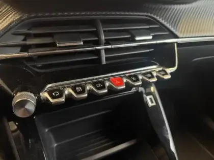 Photo 14 Peugeot 2008  1.2 PureTech 100ch S&S Style