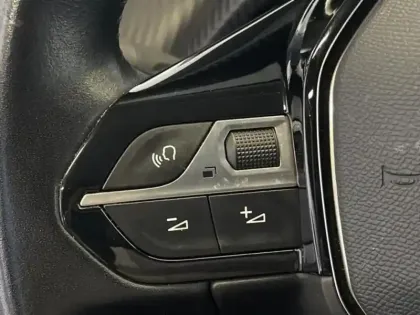 Photo 7 Peugeot 2008  1.2 PureTech 130ch S&S Allure