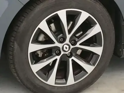 Photo 9 Renault Clio  1.6 E-Tech hybride 140ch Intens -21N