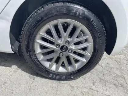 Photo 10 Kia Rio  1.0 T-GDI 100ch ISG Design Euro6d-T