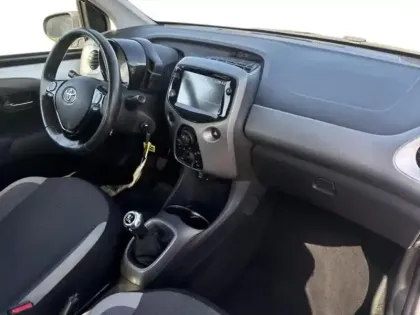 Photo 8 Toyota Aygo  1.0 VVT-i 72ch x-play 5p MY20