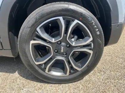 Photo 8 Jeep Avenger  Electrique 156ch 115kW Summit