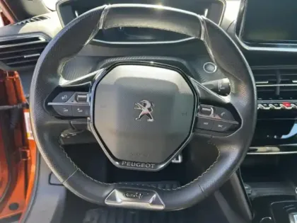 Photo 11 Peugeot 2008  e- 136ch GT