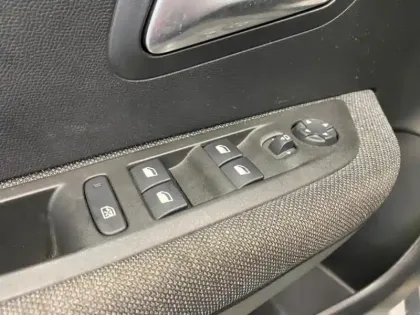 Photo 5 Peugeot 208  e- 136ch Style