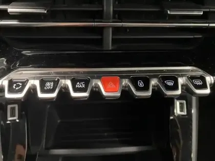 Photo 7 Peugeot 208  e- 136ch Style