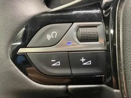 Photo 8 Peugeot 208  e- 136ch Style