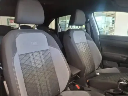 Photo 13 Volkswagen Taigo  1.0 TSI 110ch R-Line DSG7