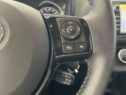 Photo 13 Toyota Yaris  110 VVT-i Ultimate CVT 5p