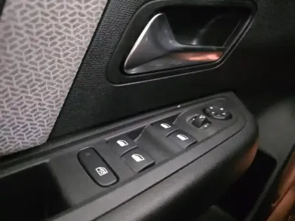 Photo 12 Citroën C4  PureTech 130ch S&S Shine EAT8