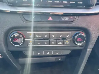 Photo 8 Kia Ceed 1.0 T-GDi 120 ch ISG BVM6 GT Line Premium 5P