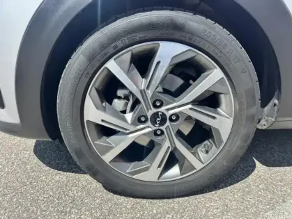 Photo 5 Kia Stonic 1.0 T-GDi 120 ch MHEV DCT7 GT Line Premium