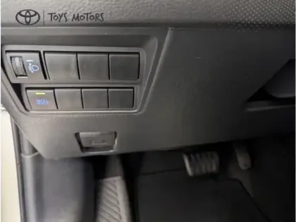 Photo 13 Toyota Yaris Hybride 116h Design Pack Confort