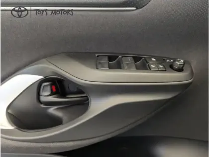 Photo 12 Toyota Yaris Hybride 116h Design Pack Confort