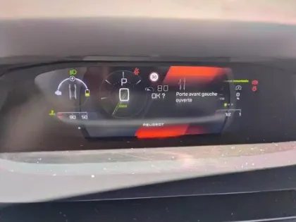 Photo 20 Peugeot 408  Hybrid 136 e-DCS6 GT