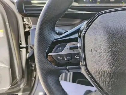 Photo 18 Peugeot 408  Hybrid 136 e-DCS6 GT