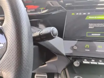 Photo 17 Peugeot 408  Hybrid 136 e-DCS6 GT