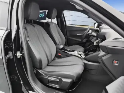 Photo 8 Peugeot 2008  Hybrid 136 e-DCS6 Allure