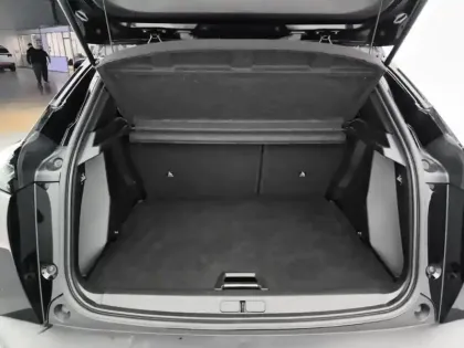 Photo 7 Peugeot 2008  Hybrid 136 e-DCS6 Allure