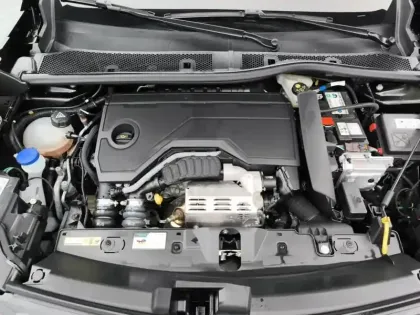 Photo 6 Peugeot 2008  Hybrid 136 e-DCS6 Allure