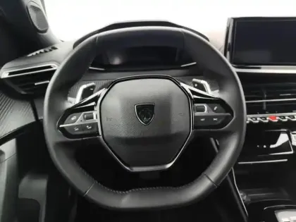 Photo 11 Peugeot 2008  Hybrid 136 e-DCS6 Allure