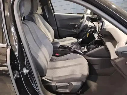 Photo 8 Peugeot 2008  PureTech 100 S&S BVM6 Allure