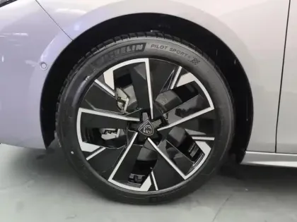 Photo 14 Peugeot 508  SW Hybrid 180 e-EAT8 Allure