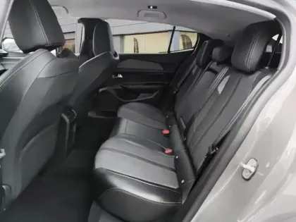 Photo 22 Peugeot 408  Hybrid 136 e-DCS6 GT