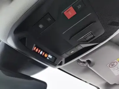 Photo 12 Peugeot 408  Hybrid 136 e-DCS6 GT